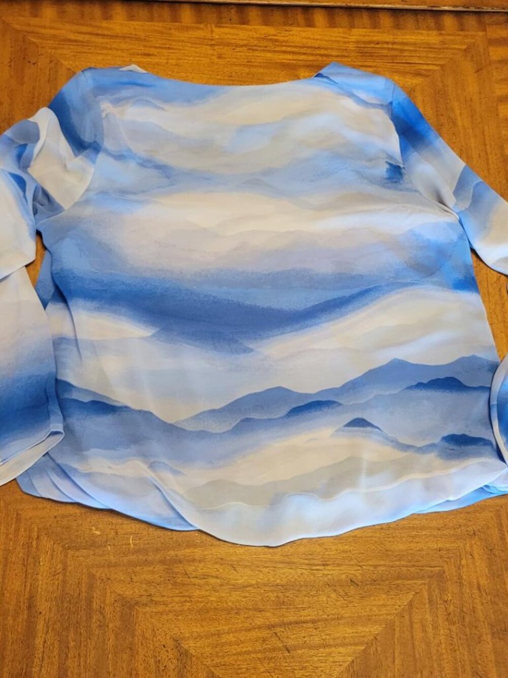 Alfani Blue & White Waved Pattern Blouse - Picture 6 of 10